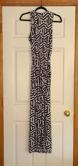 Maxi dress with geometric pattern. - Picture 1 of 2